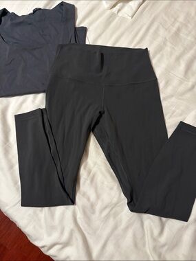 Bundle lululemom leggings + Zara top